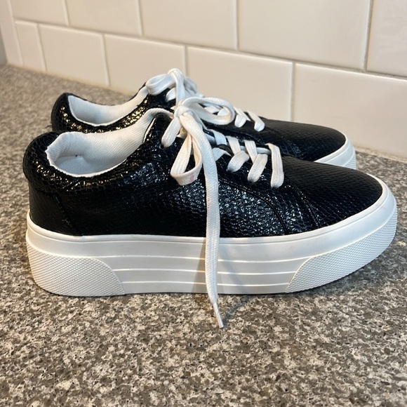 NWT Jessica Simpson Black Casual Textured Women's Sneakers - Picture 2 of 7